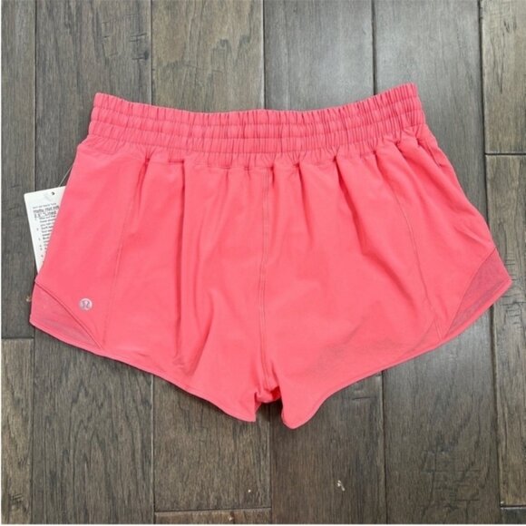 Lululemon NWT Hotty Hot High-Rise Short 2.5" Sakura Pink - Picture 3 of 9